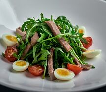 Салат Руккола с говядиной