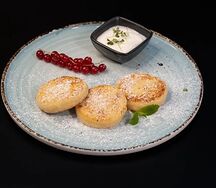 Сырники со сметаной