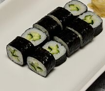 Мини ролл с огурцом