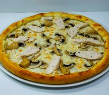 Пицца с курицей и грибами
