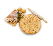 Пирог с курицей, грибами и картофелем