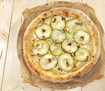 Пицца Груша-горгонзола