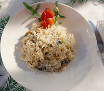 Пенне с курицей и грибами