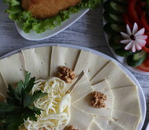 Ассорти из домашних сыров