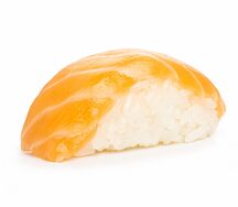 Суши с лососем