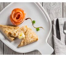 Блины со слабосолёной форелью