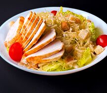 Салат Цезарь с курицей