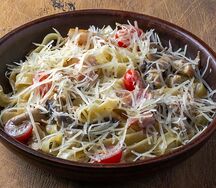 Паста с курицей и грибами