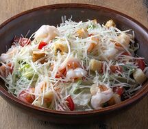 Салат Цезарь с креветками