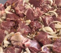 Маринованный шашлык из cвинoй шейки