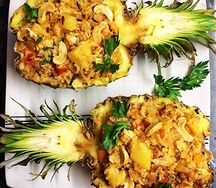 Курица в ананасе