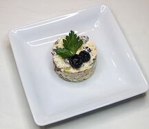 Салат из курицы с черносливом