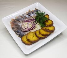 Сельдь с картофелем и луком