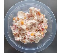 Салат с крабовыми палочками и кукурузой