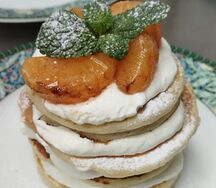 Панкейки со сливочным кремом и пряным мандарином