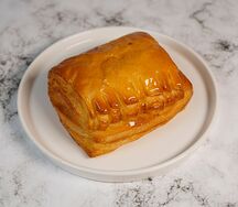 Слойка с вишней