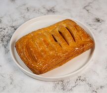 Слойка с яблоком 