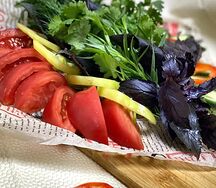 Овощная тарелка с зеленью