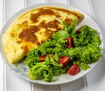 Омлет с хрустящим беконом и сыром