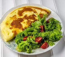 Яичница с хрустящим беконом и сыром