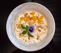 Манная каша на кокосовом молоке с персиком