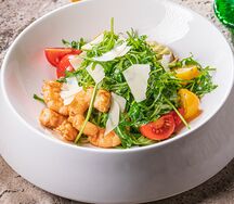 Салат с рукколой и креветкой