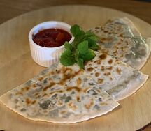 Кутаб с крабом и сыром страчателла