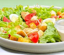 Салат Цезарь с курицей