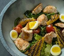Салат с цыпленком и томатами