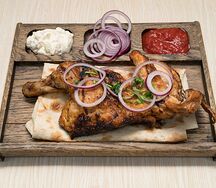 Шашлык из куриной тушки на мангале 