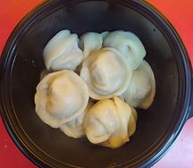 Пельмени отварные со сметаной