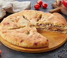 Пирог с мясом и сыром маленький