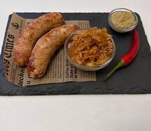 Баварские колбаски с горчицей и капустой